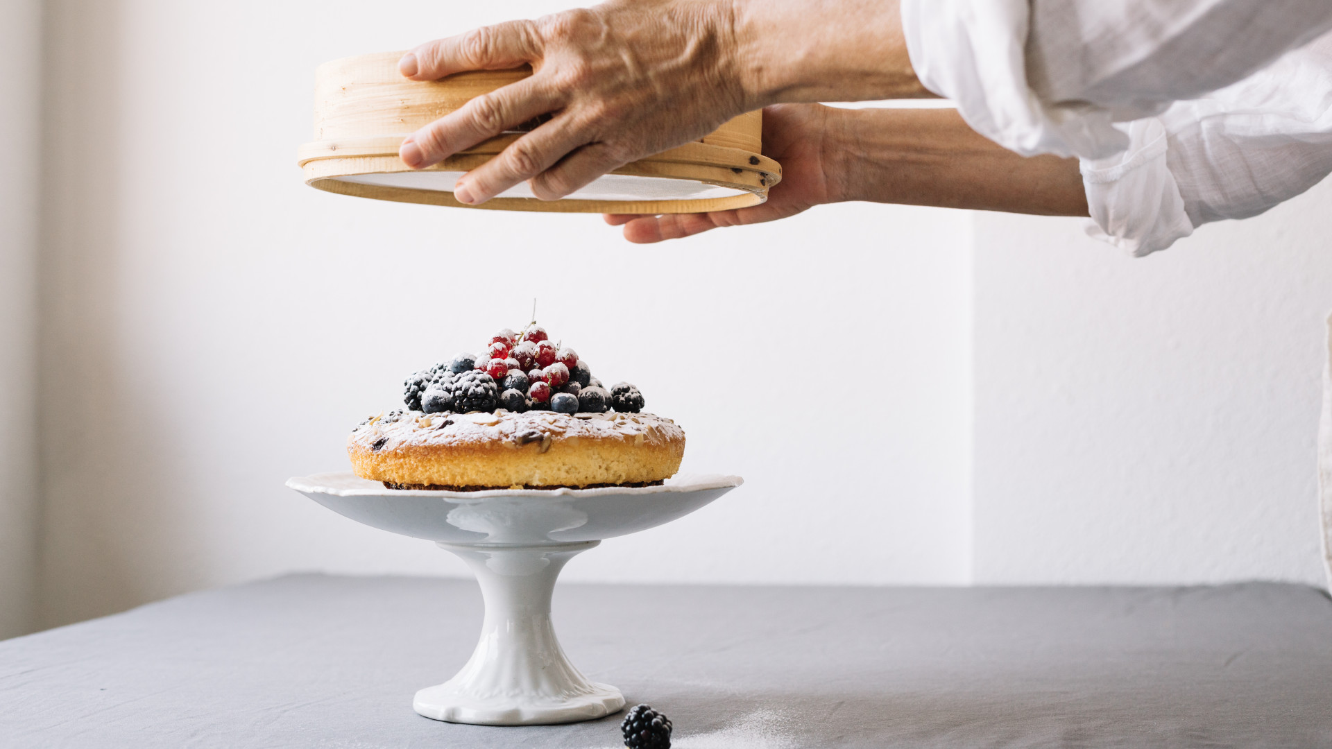 Plateau tournant pâtisserie : l’outil indispensable pour décorer vos gâteaux